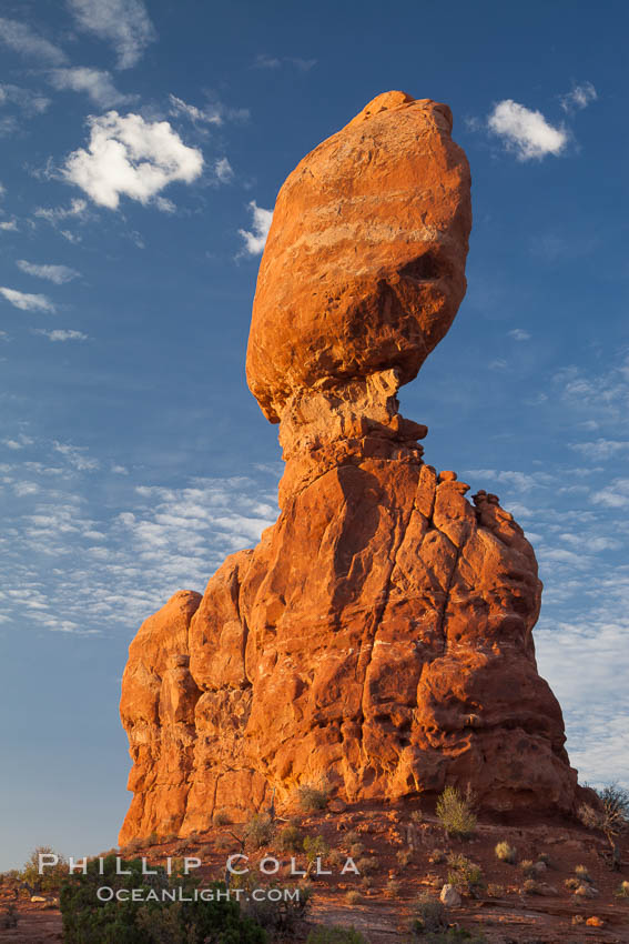 Balanced Rock, a narrow sandstone tower, appears poised to topple. Arches National Park, Utah, USA, natural history stock photograph, photo id 27839