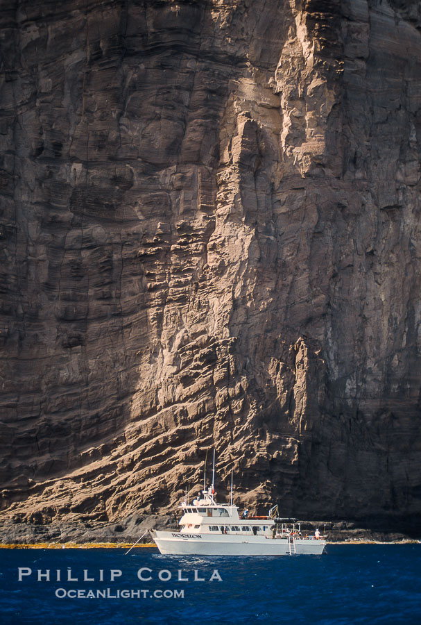 Boat Horizon at Isla Auera, Guadalupe Island, Mexico., natural history stock photograph, photo id 36150