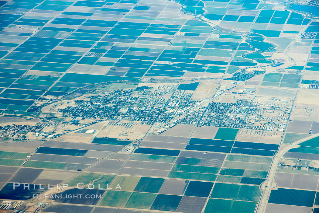 Brawley, town and farms, viewed from above. Imperial, California, USA, natural history stock photograph, photo id 22135
