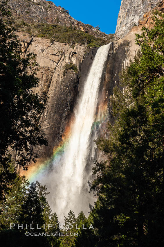Bridalveil Falls in Yosemite drops 620 feet (188 m) from a hanging valley to the floor of Yosemite Valley. Yosemite National Park, California, USA, natural history stock photograph, photo id 07138