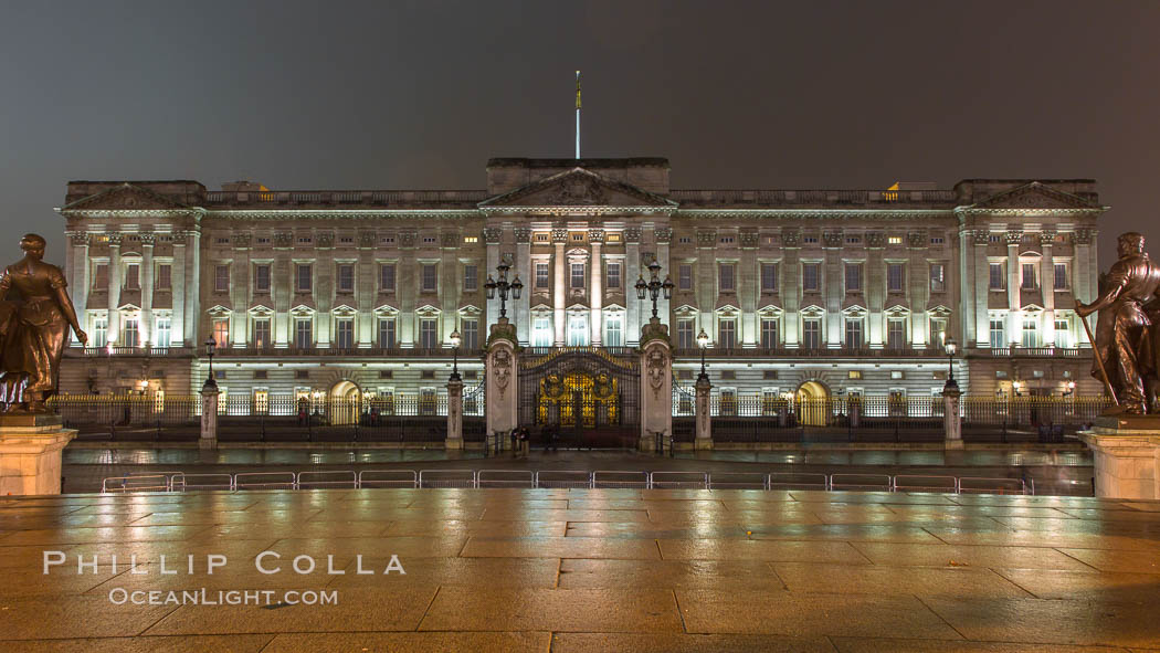 Buckingham Palace at Night. London, United Kingdom, natural history stock photograph, photo id 28279