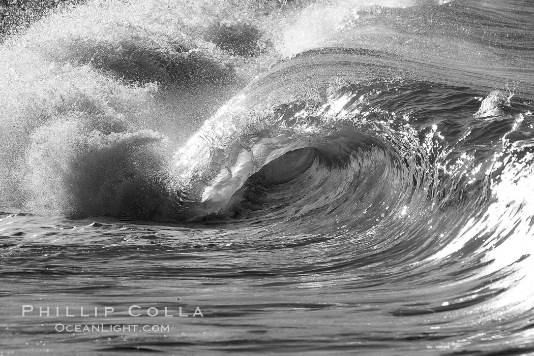 Carlsbad morning shorebreak, heaving little 6 tube