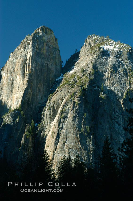 Cathedral Rocks, Yosemite Valley. Yosemite National Park, California, USA, natural history stock photograph, photo id 06986