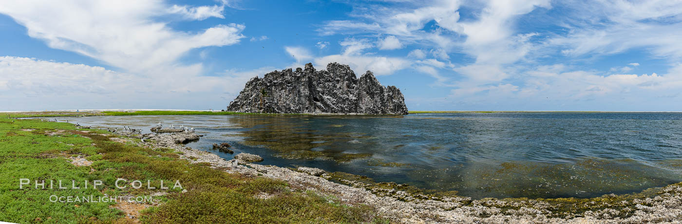 Clipperton Rock and Stagnant Lagoon, Clipperton Island. France, natural history stock photograph, photo id 33084