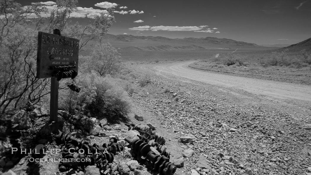 Crankshaft junction. Death Valley National Park, California, USA, natural history stock photograph, photo id 25336