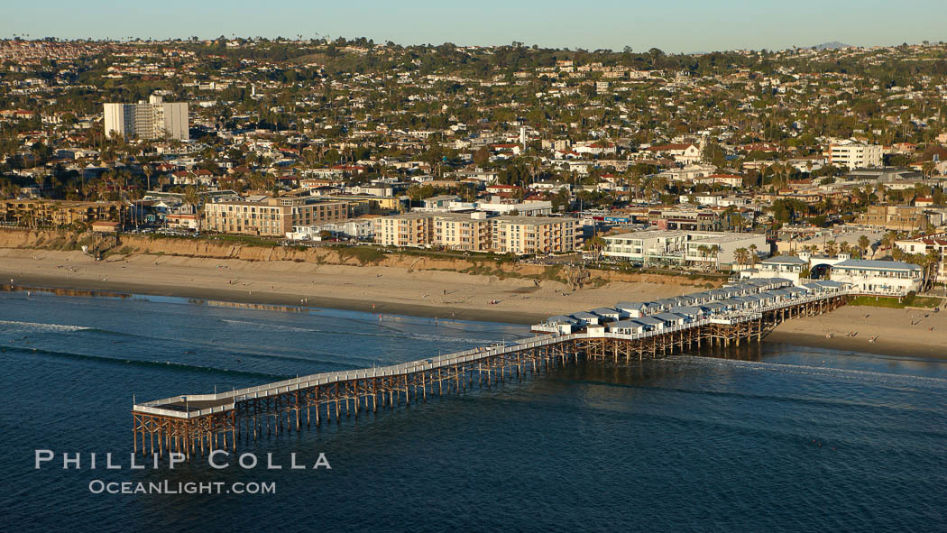 Crystal Pier, 872 feet long and built in 1925, extends out into the Pacific Ocean from the town of Pacific Beach. San Diego, California, USA, natural history stock photograph, photo id 22362