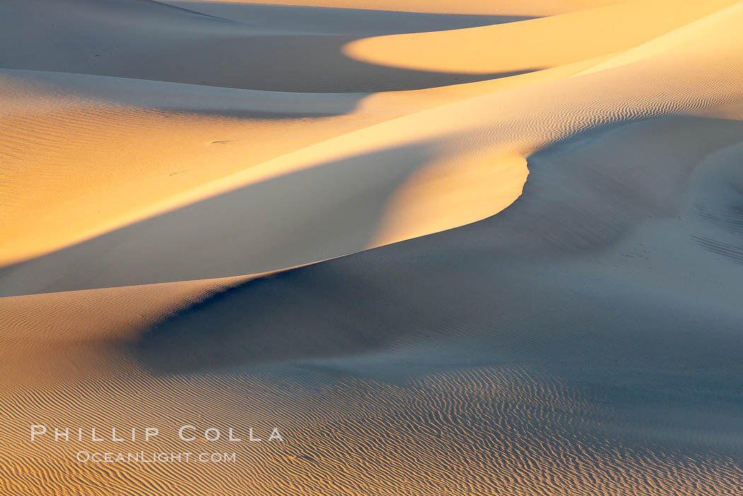 Sand Dunes, California.  Near Stovepipe Wells lies a region of sand dunes, some of them hundreds of feet tall. Death Valley National Park, USA, natural history stock photograph, photo id 15590