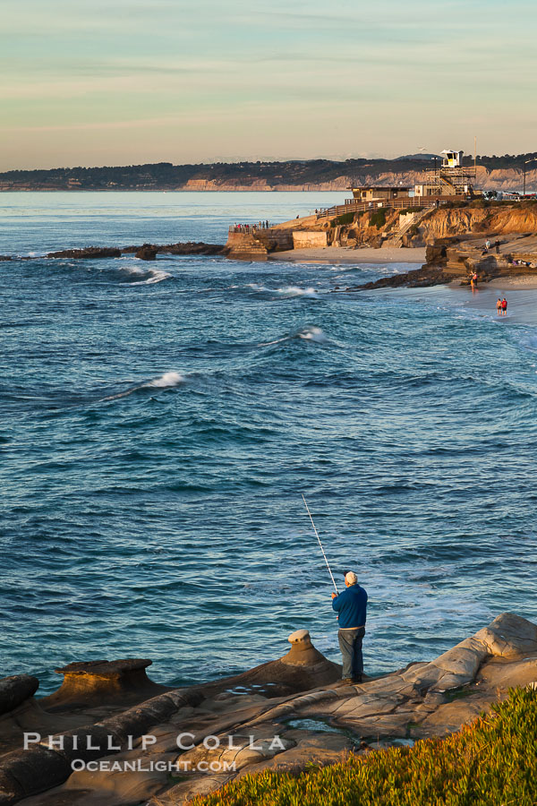 Fisherman along the La Jolla coastline., natural history stock photograph, photo id 26426