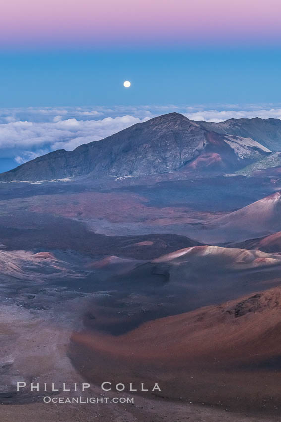 Full Moon and Earth Shadow over Haleakala crater, Maui, Hawaii.  The dark band on the horizon is the shadow of the earth, while the lighter pink band is atmosphere that is still lit by the setting sun. USA, natural history stock photograph, photo id 34517