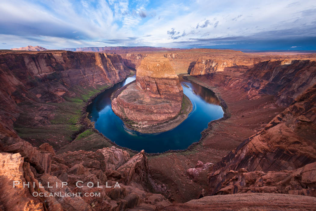 Horseshoe Bend. The Colorado River makes a 180-degree turn at Horseshoe Bend. Here the river has eroded the Navajo sandstone for eons, digging a canyon 1100-feet deep. Page, Arizona, USA, natural history stock photograph, photo id 26635