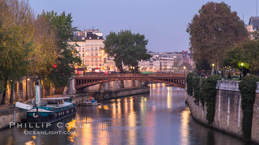 Ile de la Cite, one of two remaining natural islands in the Seine within the city of Paris It is the center of Paris and the location where the medieval city was refounded. France, natural history stock photograph, photo id 28211