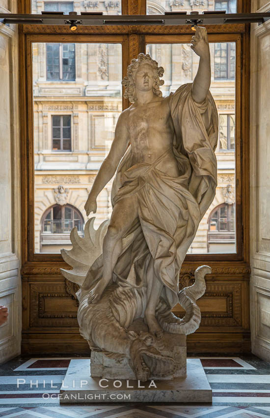 Inside the Louvre Museum, Paris. Musee du Louvre, France, natural history stock photograph, photo id 28219