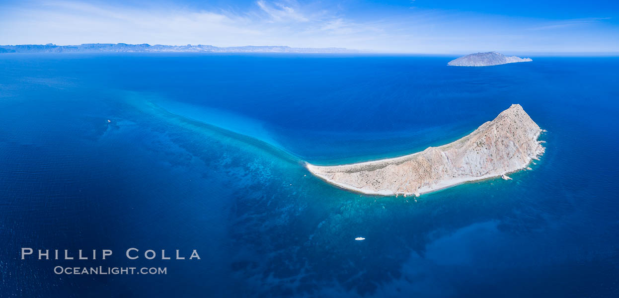 Isla San Diego and Coral Reef, reef extends from Isla San Diego to Isla San Jose,  aerial photo, Sea of Cortez, Baja California. Mexico, natural history stock photograph, photo id 33600