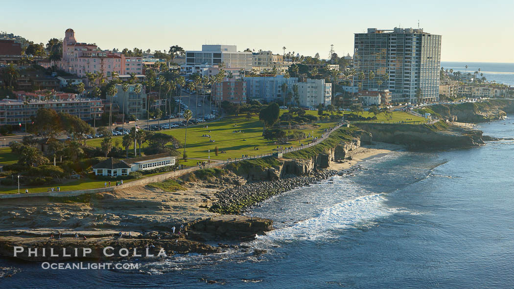 La Jolla Point (lower left) and Scripps Park, with old La Jolla shops, homes and Coast Blvd., natural history stock photograph, photo id 22359