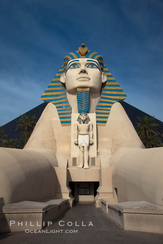 Egyptian Sphinx, replica, front entrance of the Luxor Hotel in Las Vegas. Nevada, USA, natural history stock photograph, photo id 25215