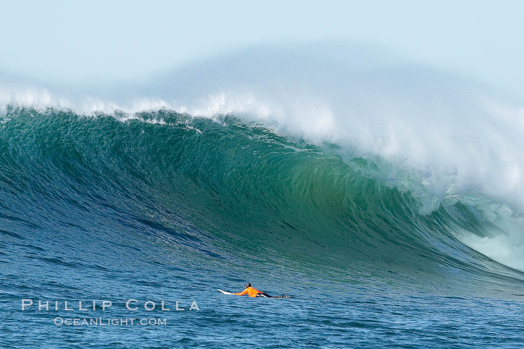 The wave.  Brock Little (third place) paddles out to the lineup, final round.  Mavericks surf contest, February 7, 2006. Half Moon Bay, California, USA, natural history stock photograph, photo id 15326