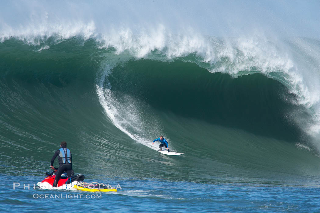 Evan Slater semifinal round one, Slater would go on to fifth place overall in the final, Mavericks surf contest, February 7, 2006. Half Moon Bay, California, USA, natural history stock photograph, photo id 15338