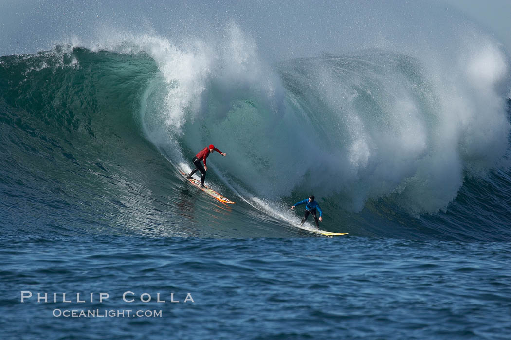 Tyler Smith (red) and Matt Ambrose (blue), final round, Mavericks surf contest, February 7, 2006. Half Moon Bay, California, USA, natural history stock photograph, photo id 15370