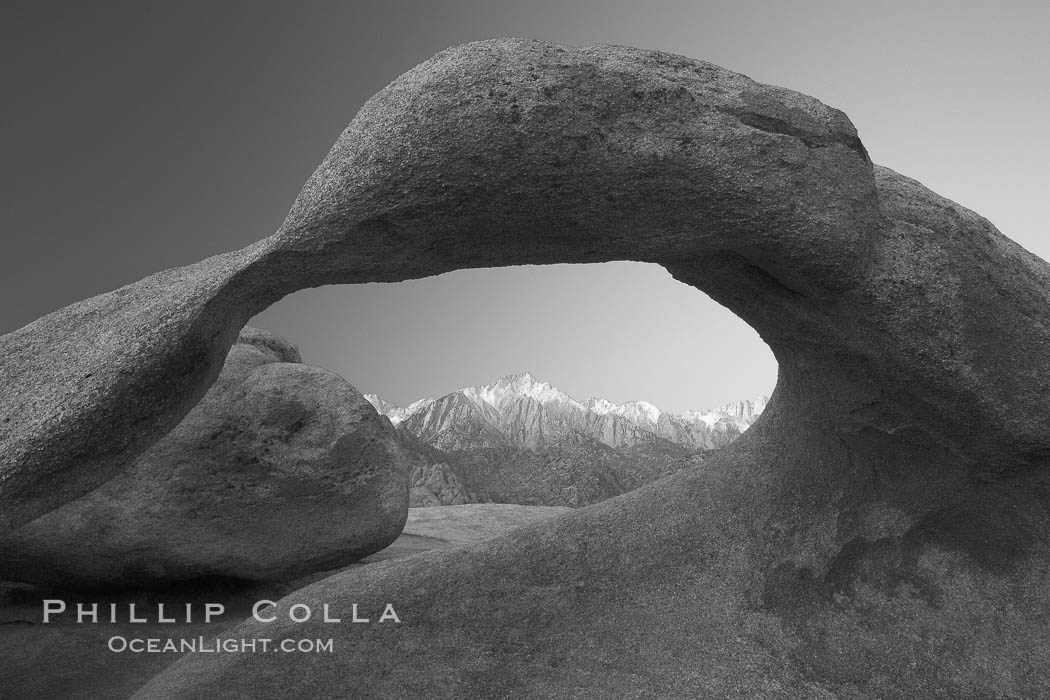 Moebius Arch, a natural rock arch found amid the spectacular granite and metamorphose stone formations of the Alabama Hills, near the eastern Sierra town of Lone Pine. Alabama Hills Recreational Area, California, USA, natural history stock photograph, photo id 21755
