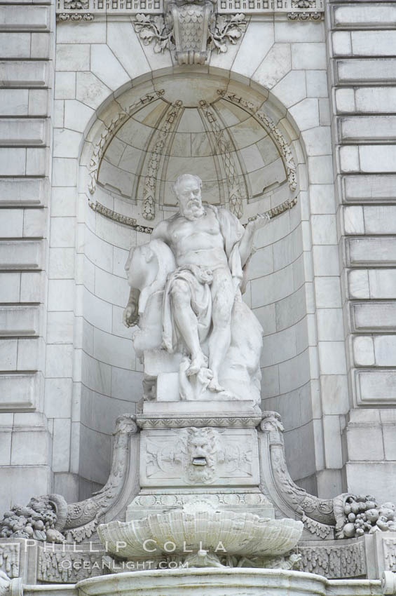 Statue at entrance to New York City Public Library. Manhattan, USA, natural history stock photograph, photo id 11158