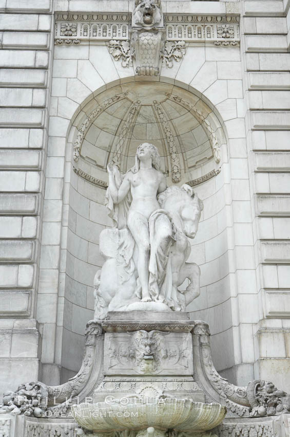 Statue at entrance to New York City Public Library. Manhattan, USA, natural history stock photograph, photo id 11159