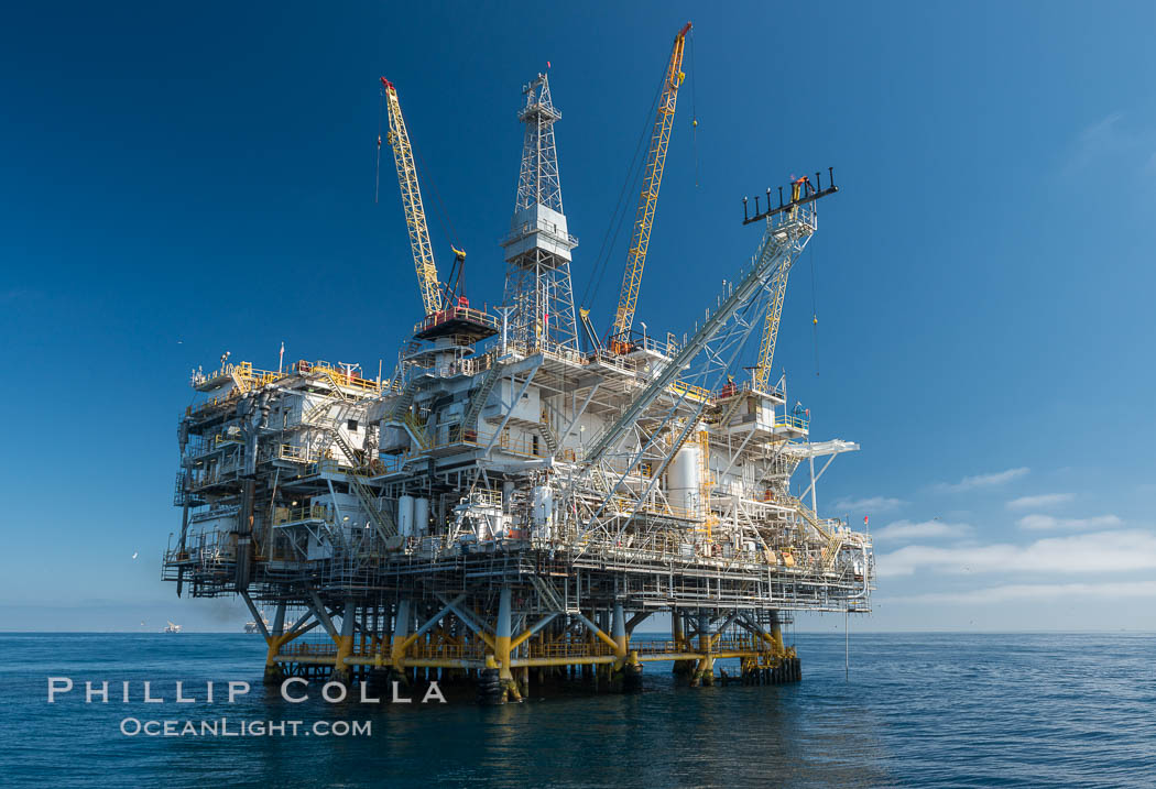Oil Rig Eureka, 8.5 miles off Long Beach, California, lies in 720' of water. USA, natural history stock photograph, photo id 31094