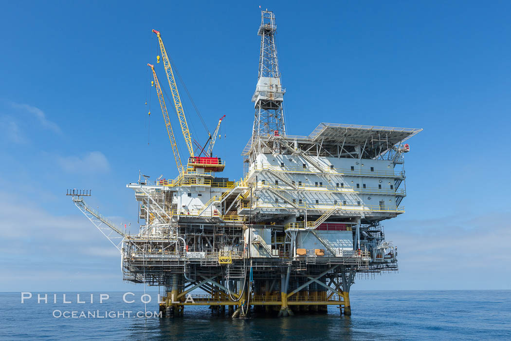 Oil Rig Eureka, 8.5 miles off Long Beach, California, lies in 720' of water. USA, natural history stock photograph, photo id 31092