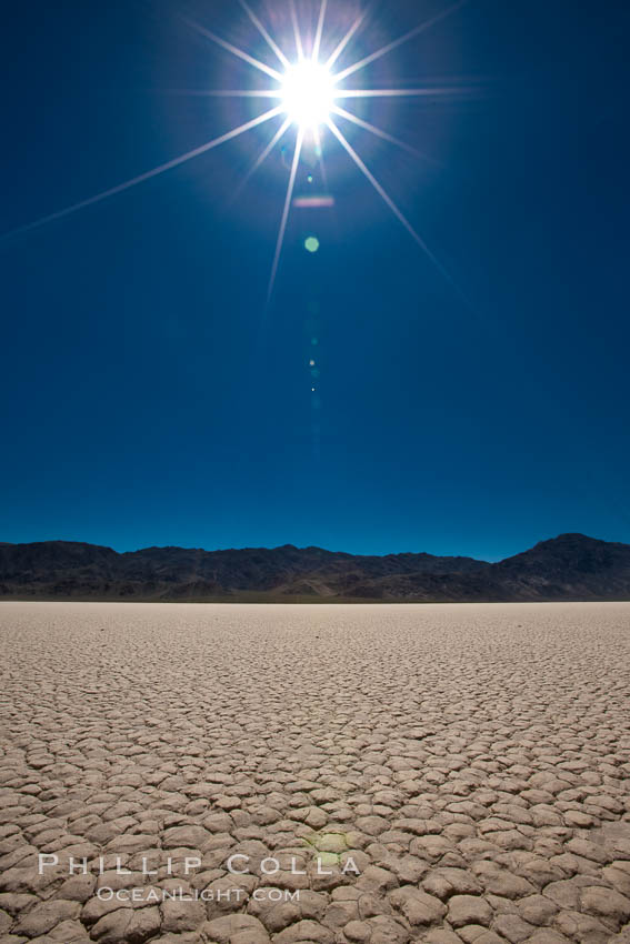 Racetrack Playa, an ancient lake now dried and covered with dessicated mud. Death Valley National Park, California, USA, natural history stock photograph, photo id 25310