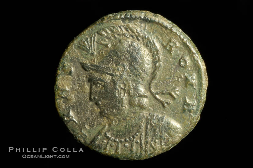 Roman emperor Constantine I-URBS (307-337 A.D.), depicted on ancient Roman coin (bronze, denom/type: AE3) (AE3, Sear 3894. Obverse: VRBS ROMA. Reverse: She wolf, Romulus, Remus, 2 stars.)., natural history stock photograph, photo id 06687