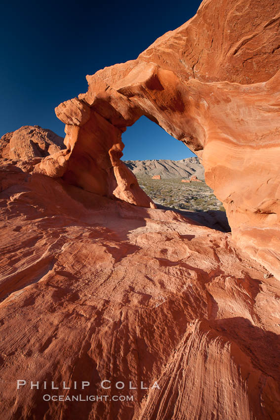 Natural arch formed in sandstone. Valley of Fire State Park, Nevada, USA, natural history stock photograph, photo id 26519