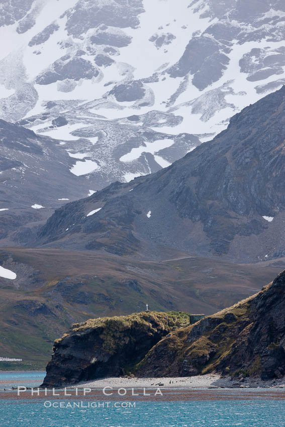 Shackleton Memorial Cross, with mountains of South Georgia Island. Grytviken, natural history stock photograph, photo id 24466