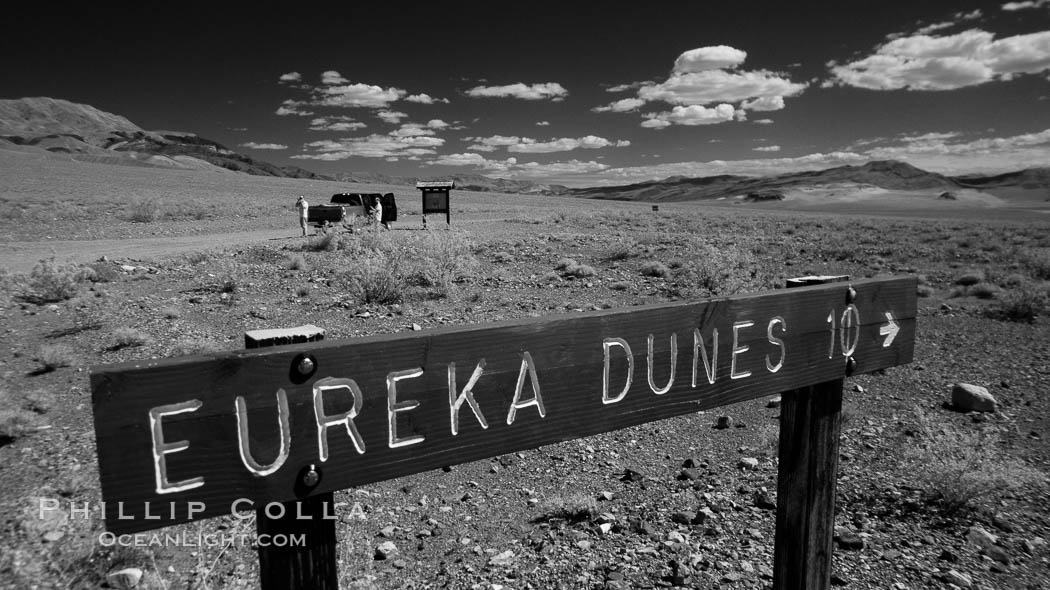 Sign to Eureka Dunes and Eureka Valley. Death Valley National Park, California, USA, natural history stock photograph, photo id 25390