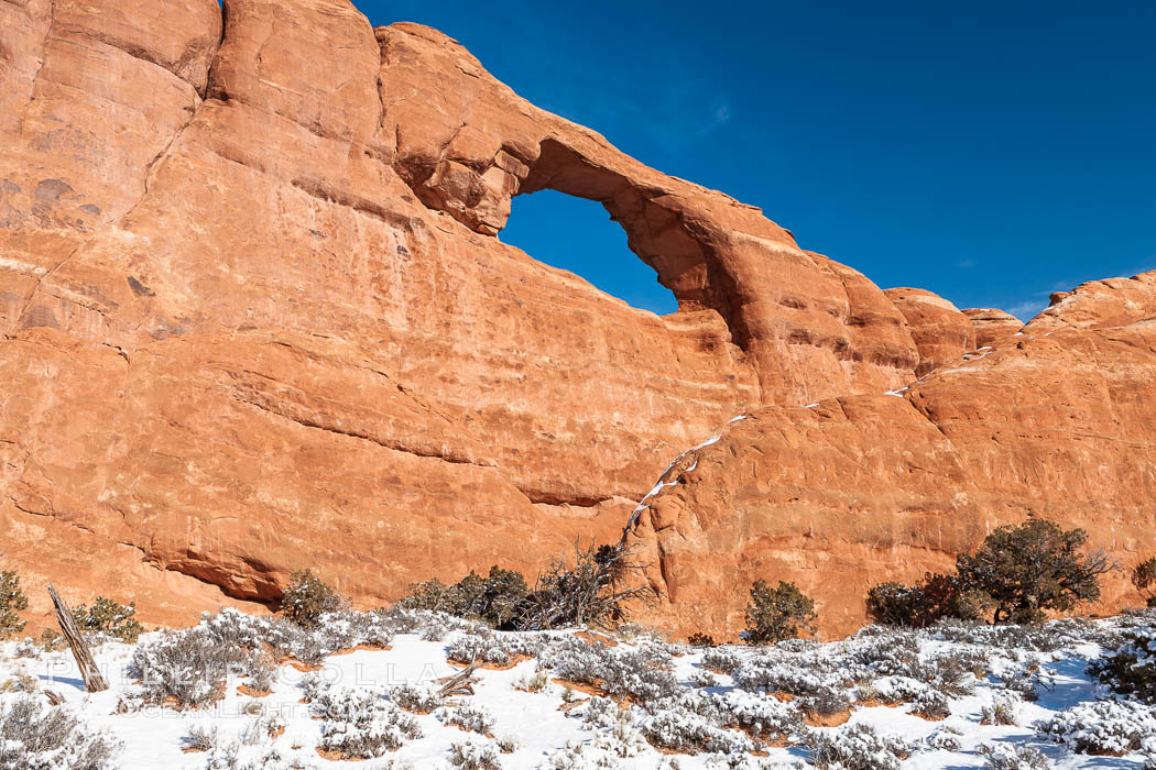 Skyline Arch spans 90 feet. Arches National Park, Utah, USA, natural history stock photograph, photo id 18172