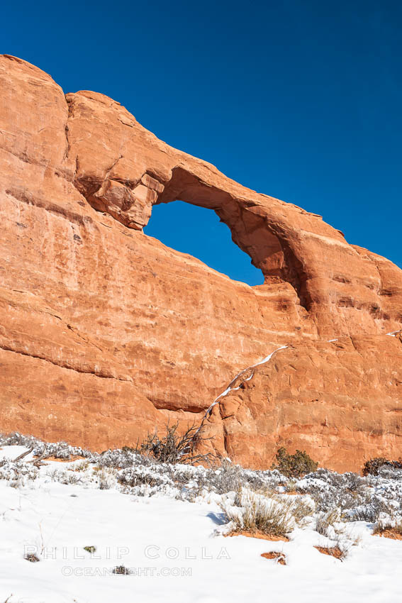 Skyline Arch spans 90 feet. Arches National Park, Utah, USA, natural history stock photograph, photo id 18173