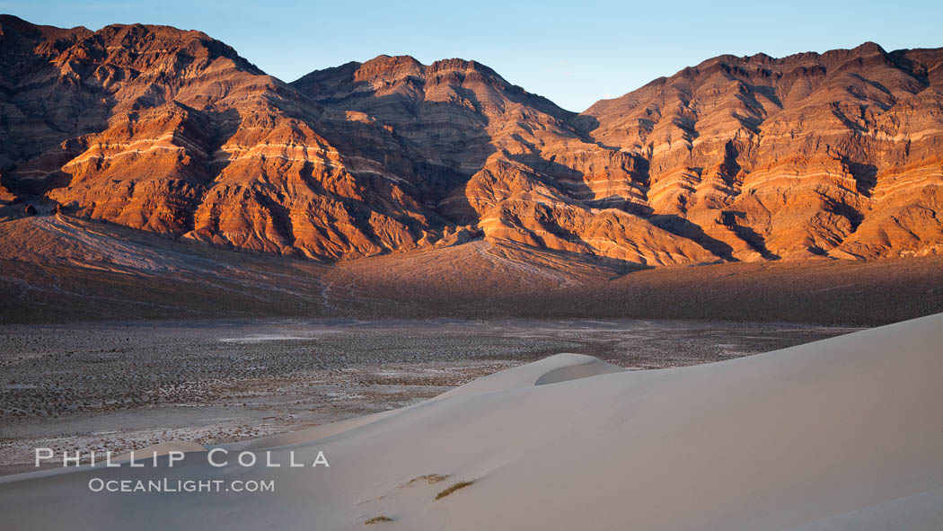 Sunset on the Last Chance Mountain Range, seen from Eureka Valley Sand Dunes. Eureka Dunes, Death Valley National Park, California, USA, natural history stock photograph, photo id 25238