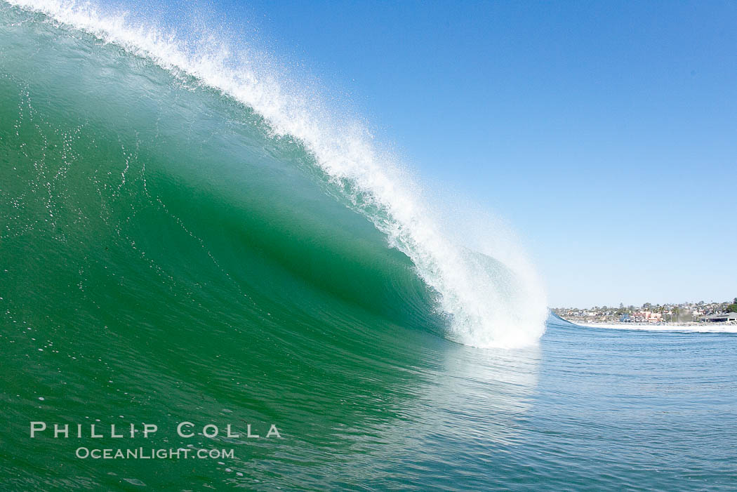 Breaking wave, tube, hollow barrel, morning surf