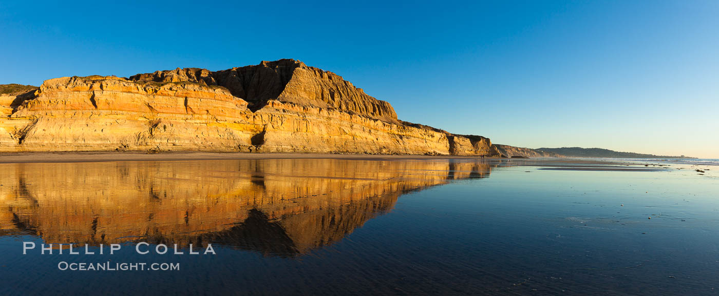 Torrey Pines State Beach, sandstone cliffs rise above the beach at Torrey Pines State Reserve. San Diego, California, USA, natural history stock photograph, photo id 27254
