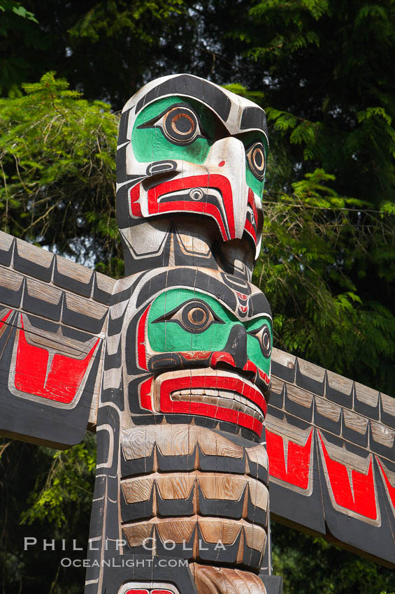 Totem pole. Capilano Suspension Bridge, Vancouver, British Columbia, Canada, natural history stock photograph, photo id 21162