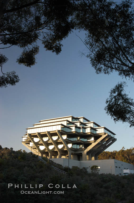 UCSD Library (Geisel Library, UCSD Central Library). University of California, San Diego, La Jolla, USA, natural history stock photograph, photo id 06455