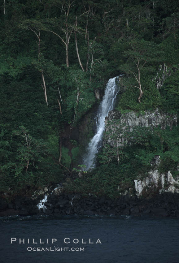 Shoreline waterfall. Cocos Island, Costa Rica, natural history stock photograph, photo id 05806