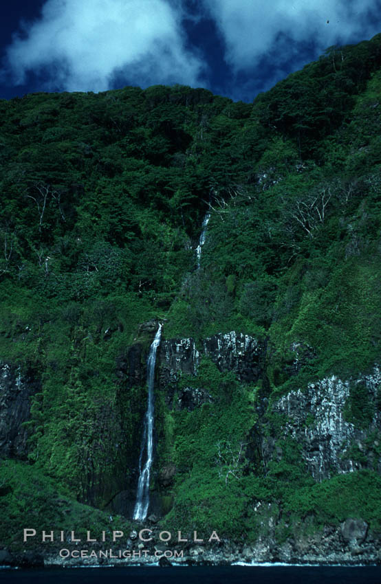 Waterfall, Isla del Coco (Cocos Island). Costa Rica, natural history stock photograph, photo id 05489