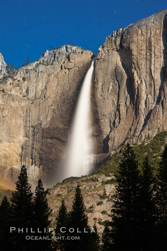 Yosemite Falls in peak flow, viewed from Cook's meadow, spring. Yosemite National Park, California, USA, natural history stock photograph, photo id 27749