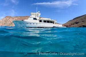 Ambar III anchored in El Embudo, Isla Partida, Sea of Cortez