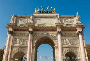 Arc de Triomphe du Carrousel. The Arc de Triomphe du Carrousel is a triumphal arch in Paris, located in the Place du Carrousel on the site of the former Tuileries Palace. It was built between 1806 and 1808 to commemorate Napoleon's military victories of the previous year