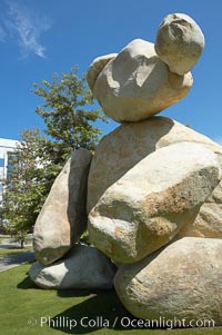 Bear, another of the odd outdoor "art" pieces of the UCSD Stuart Collection.  Created by Tim Hawkinson in 2001 of eight large stones, it sits in the courtyard of the UCSD Jacobs School of Engineering, University of California, San Diego, La Jolla