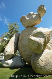 Bear, another of the odd outdoor "art" pieces of the UCSD Stuart Collection.  Created by Tim Hawkinson in 2001 of eight large stones, it sits in the courtyard of the UCSD Jacobs School of Engineering, University of California, San Diego, La Jolla