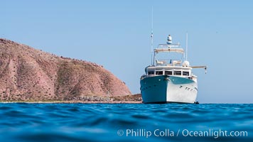 Boat Ambar at Isla San Francisquito