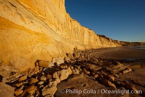 Boulders and sandstone cliffs, Torrey Pines State Beach, Torrey Pines State Reserve, San Diego, California