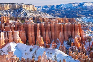 Bryce Canyon hoodoos line all sides of the Bryce Amphitheatre, Bryce Canyon National Park, Utah