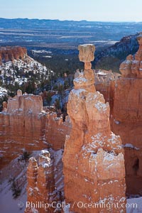 Bryce Canyon hoodoos line all sides of the Bryce Amphitheatre, Bryce Canyon National Park, Utah